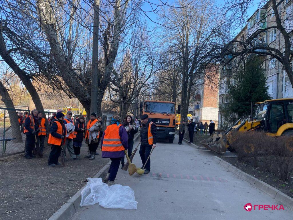 комунальники працюють після ворожого удару по Кропивницькому
