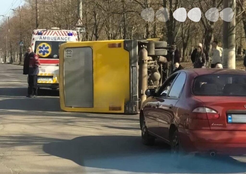 Кропивницький маршрутка перекинулася ДТП