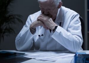 Лікарня лікар провина відповідальність покарають