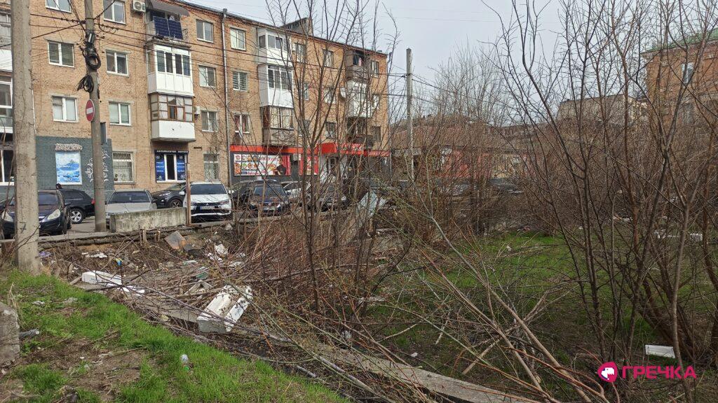 паркан прибрали Чорновола ділянка центр