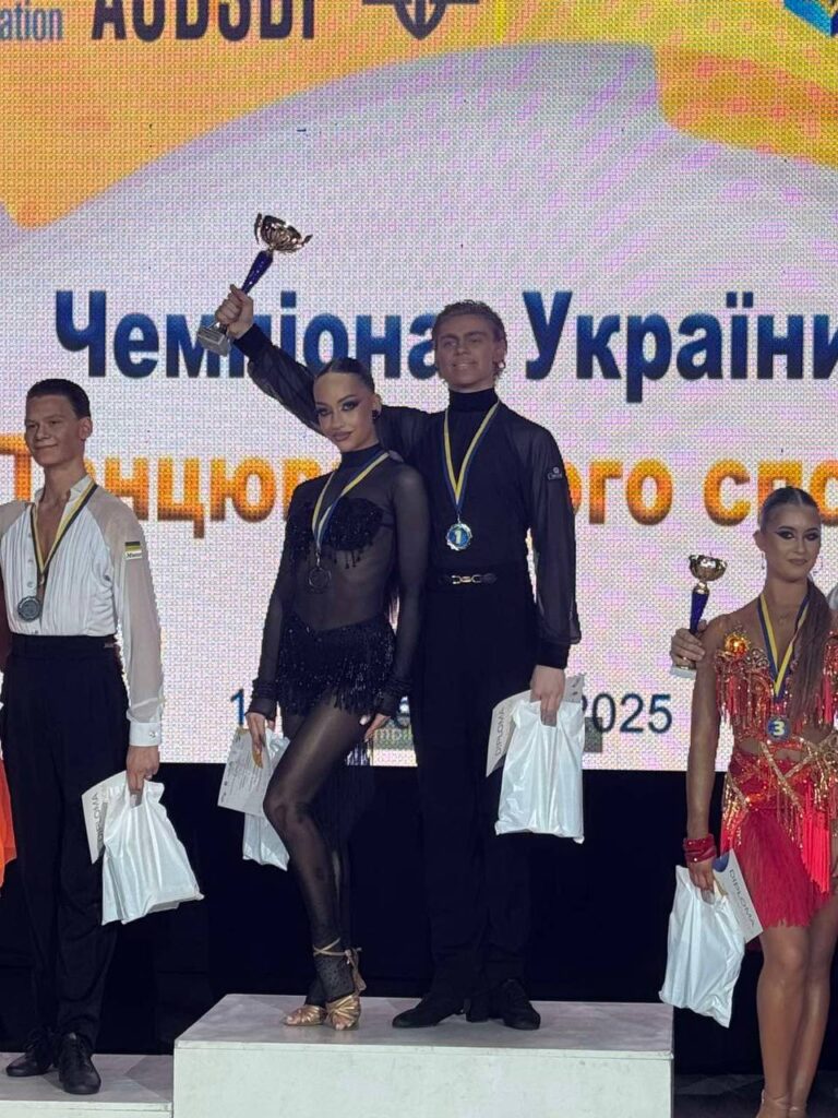 Танцівник і танцівниця чемпіонат