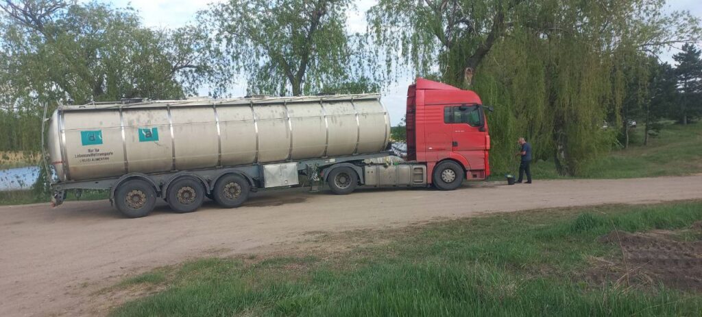 вантажівки