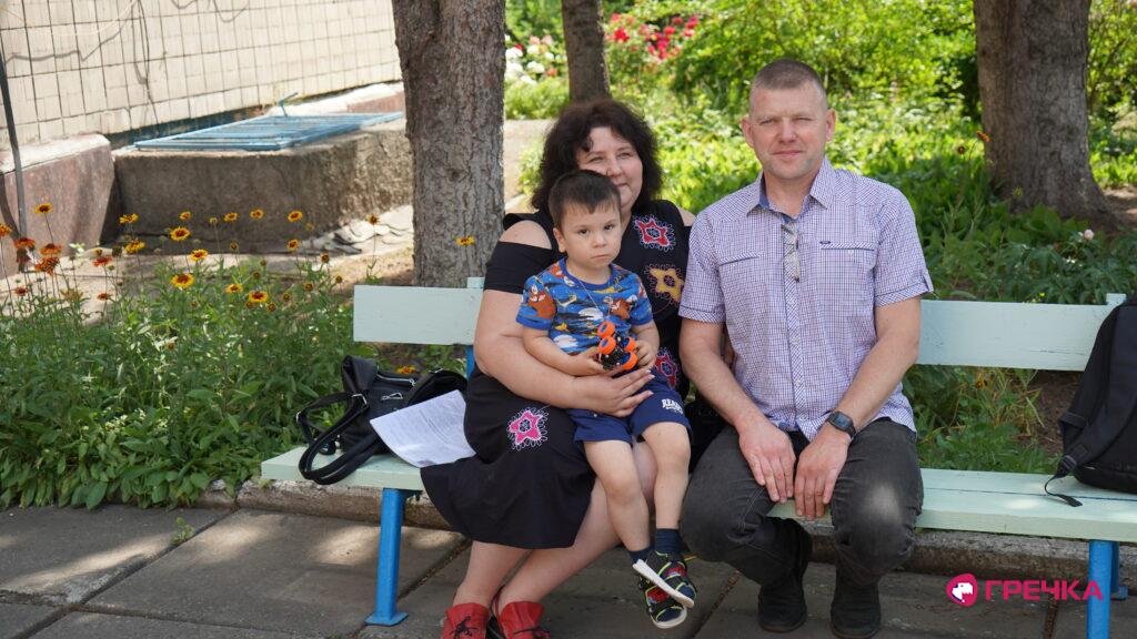 Ступови на лаві зі Станіславом опікуни сімейного виховання