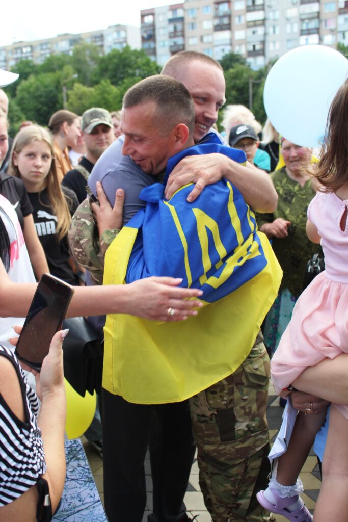 зустріли з полону повернувся Віталій Петренко