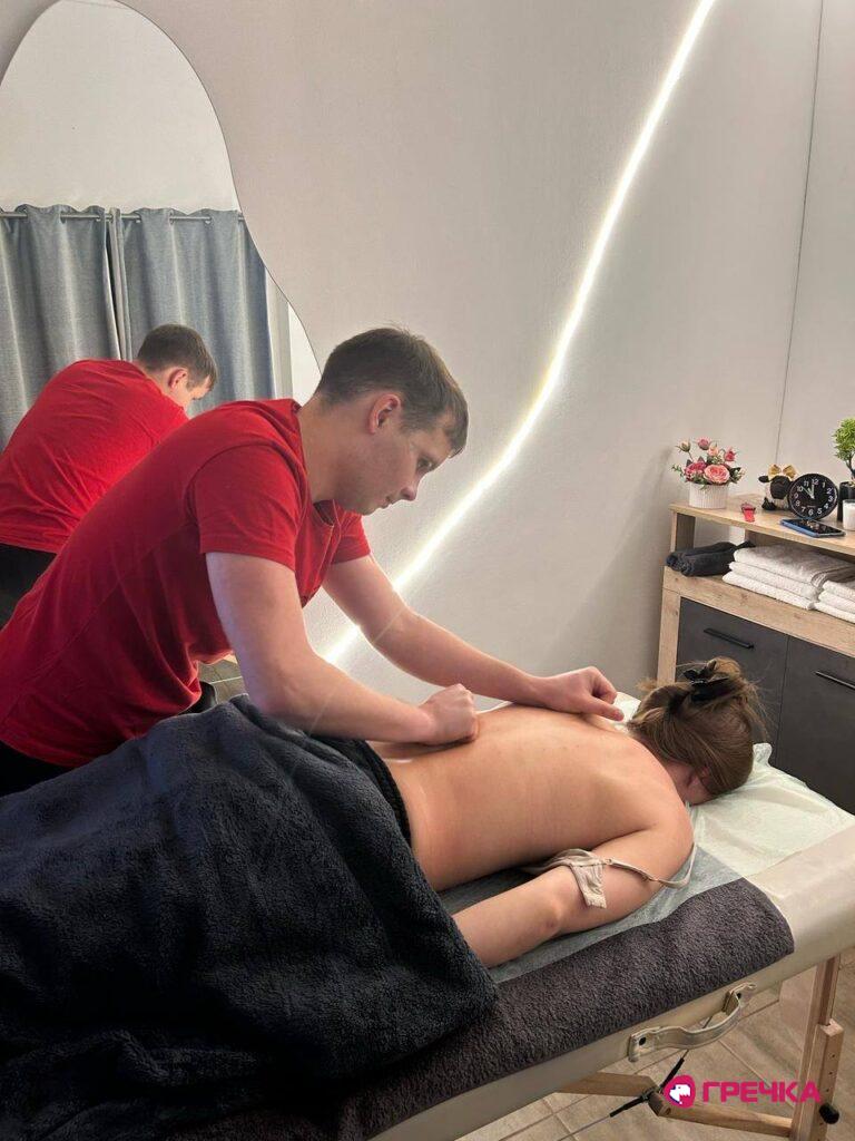 Антон Богач незрячий масажист