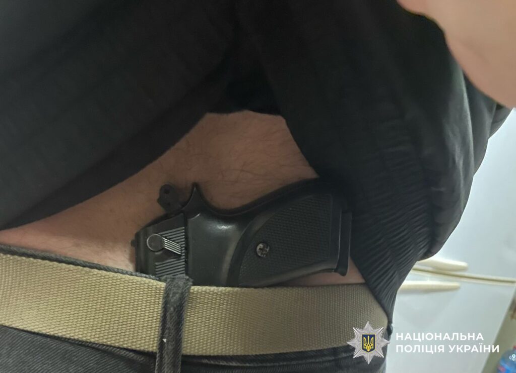 пістолети зброю знайшли групу розбій