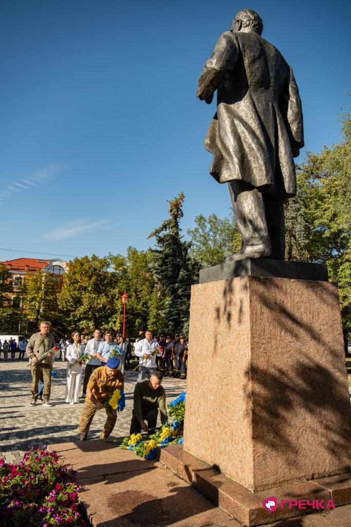 День незалежності памʼятник
