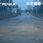 Мечникова ремонтують дорогу ями