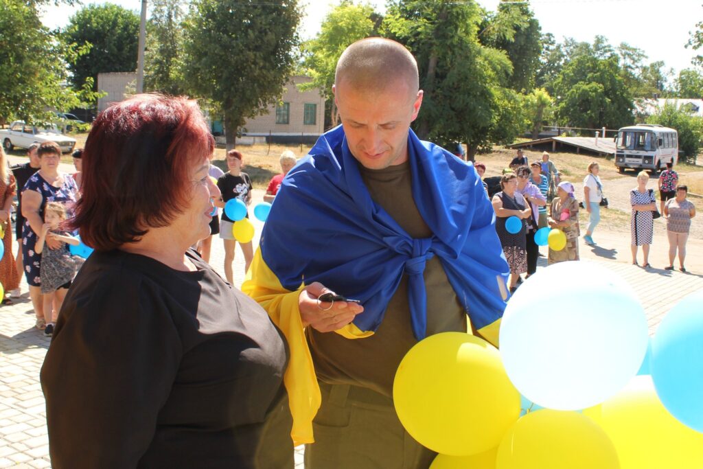 зустріли з полону Володимирівка