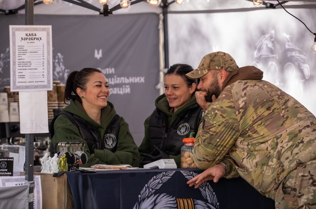 волонтери на марафоні