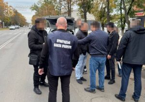 Керівник Олександрійського ліцею 4 тисячі доларів хабаря