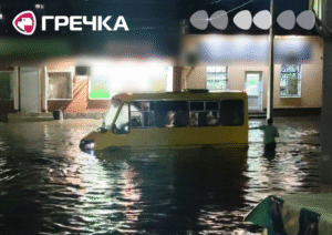 Ковалівка затоплює злива авто маршрутка у воді