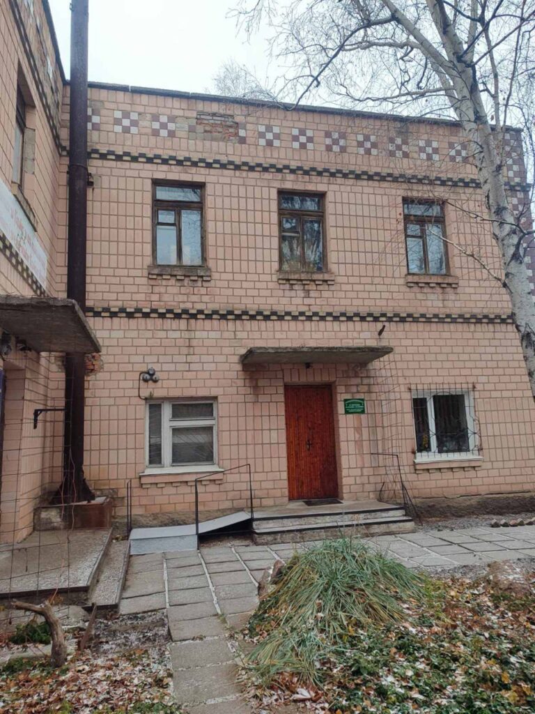 колишня санстанція у Помічній