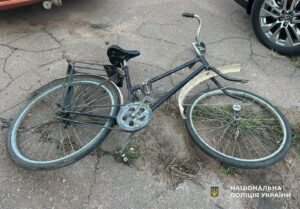 В Олександрії легковик збив велосипедиста