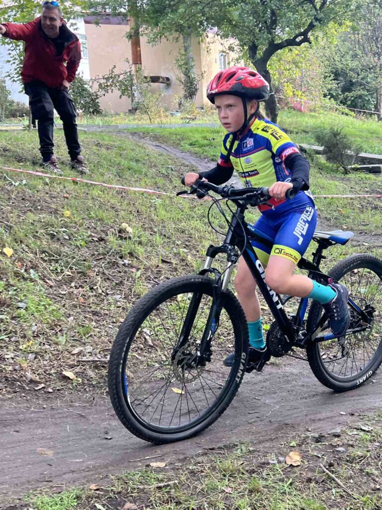 велосипедисти діти Мошорине