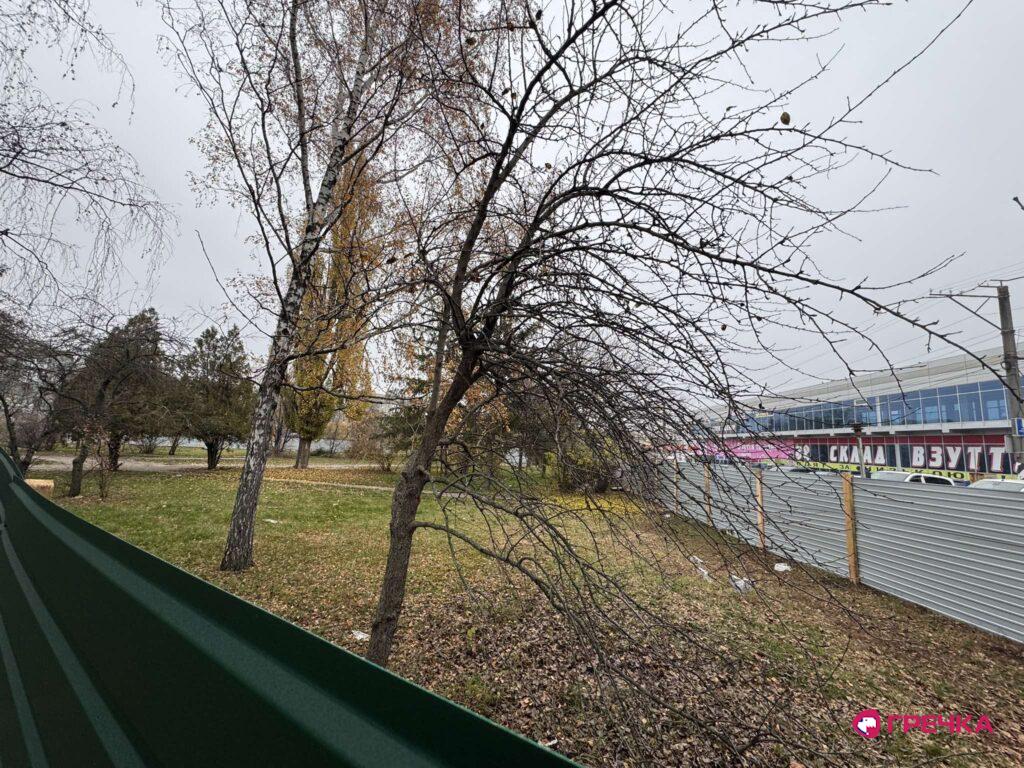 Сквер Слави будівельний парк 8 листопада