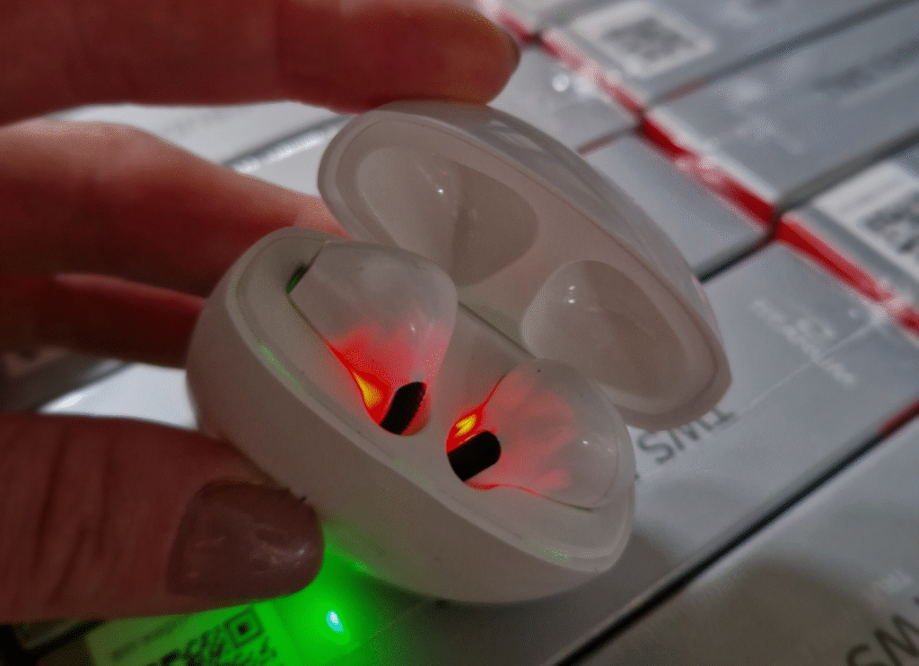 У Кропивницький намагалися ввезти 8,5 тисяч підробних AirPods