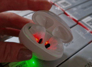 У Кропивницький намагалися ввезти 8,5 тисяч підробних AirPods