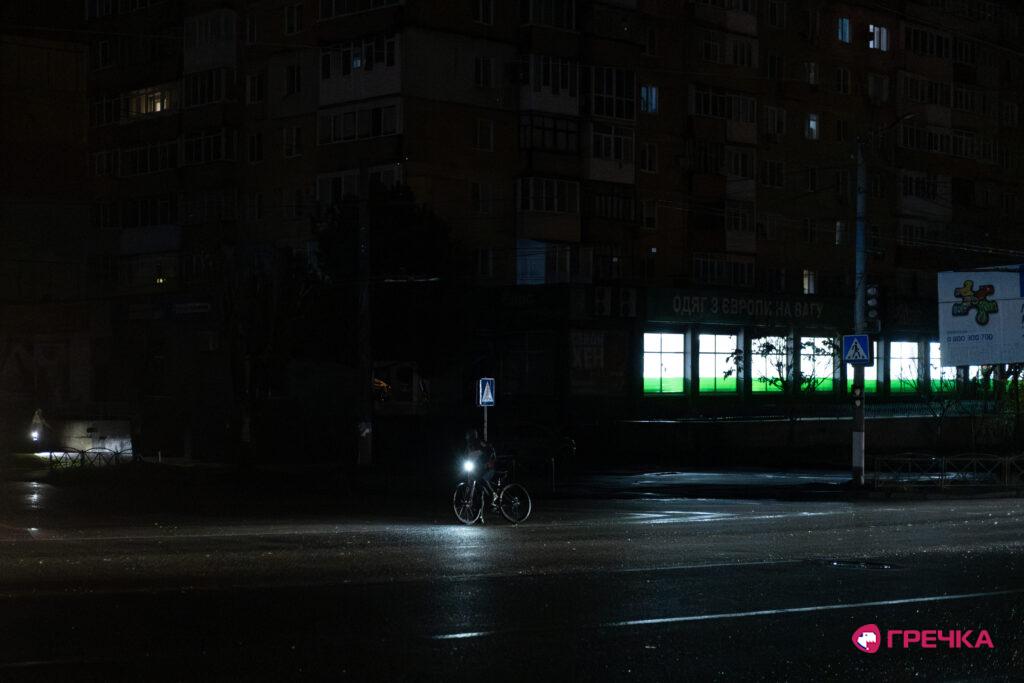 Велосипедист у темряві Кропивницький