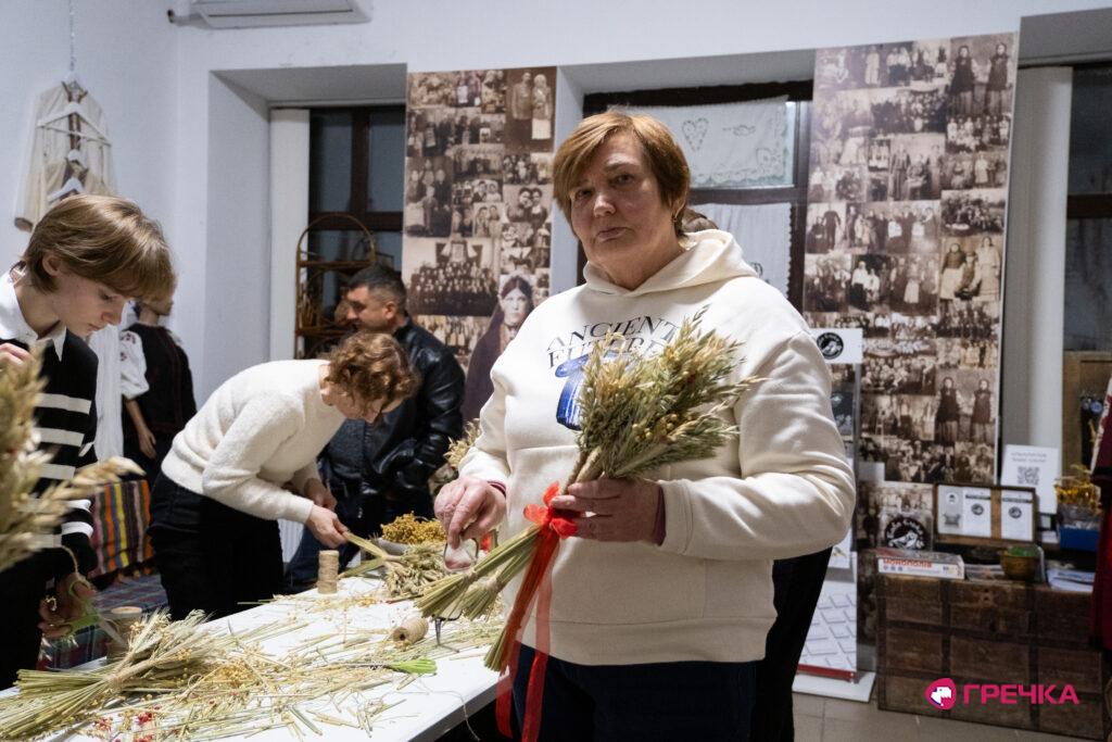 Кропивничанка зі створеним власноруч дідухом