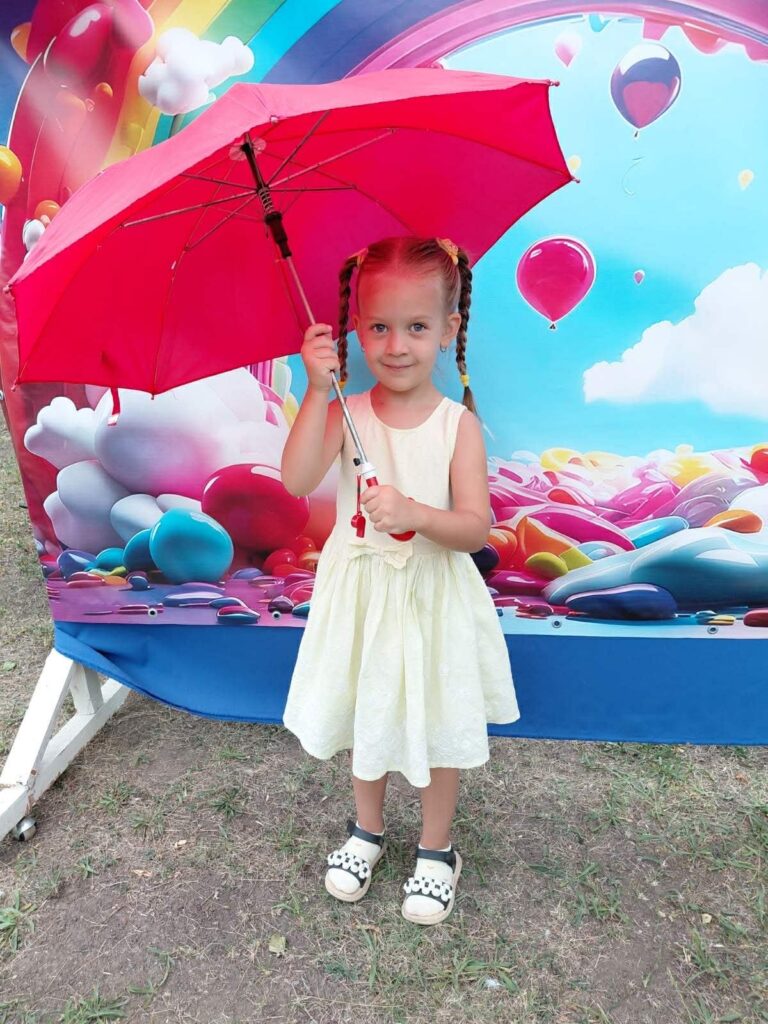 Емма з Маріуполя дівчинка