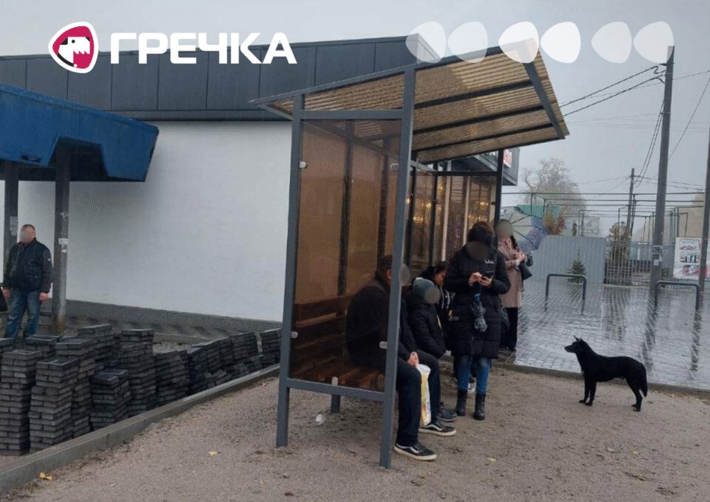На Холодноярській зникла зупинка