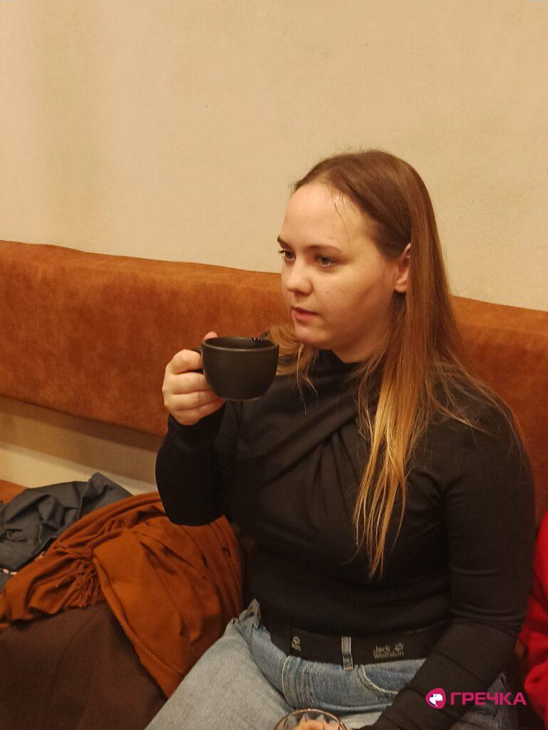 пʼє каву заварену