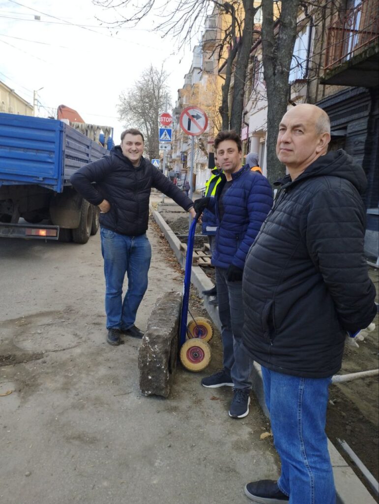 жолоб розваляв тачку відкопали архітектура