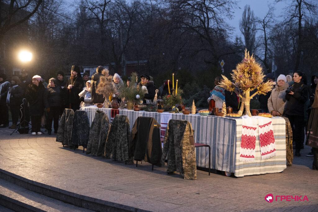 Різдвяний стіл пам'яті та надії