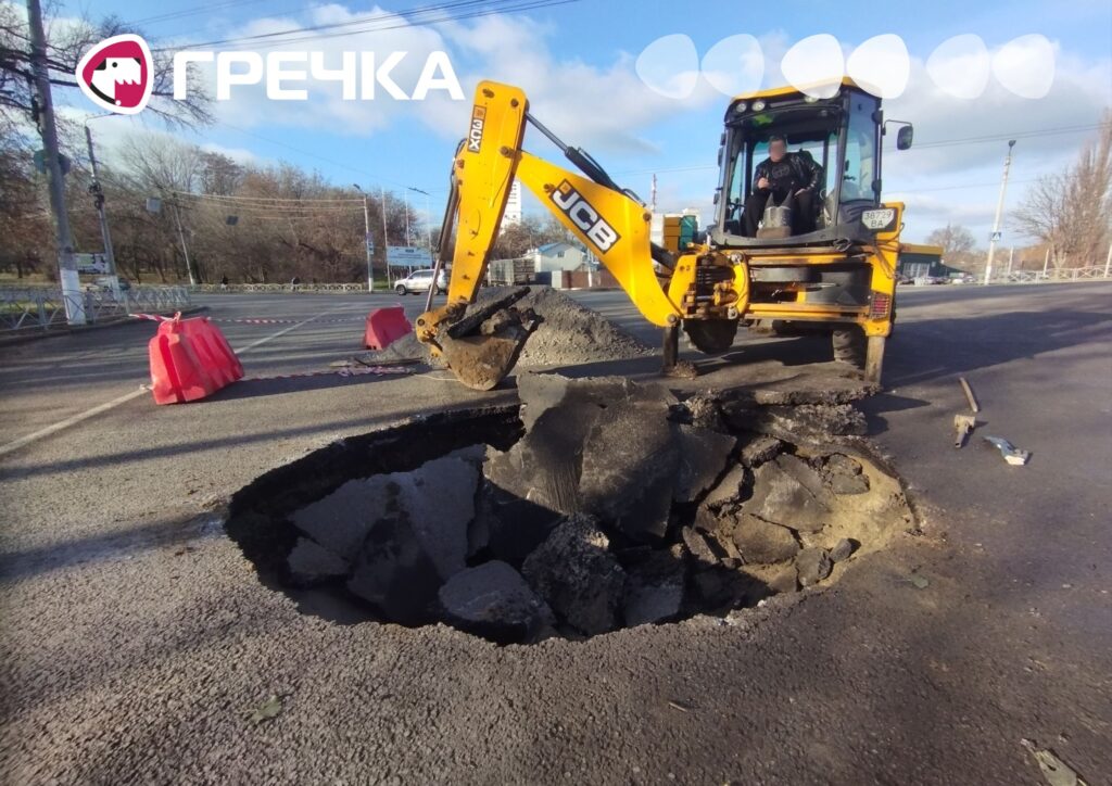 Біля Ковалівського мосту утворилося провалля