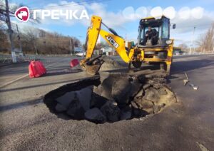 Біля Ковалівського мосту утворилося провалля