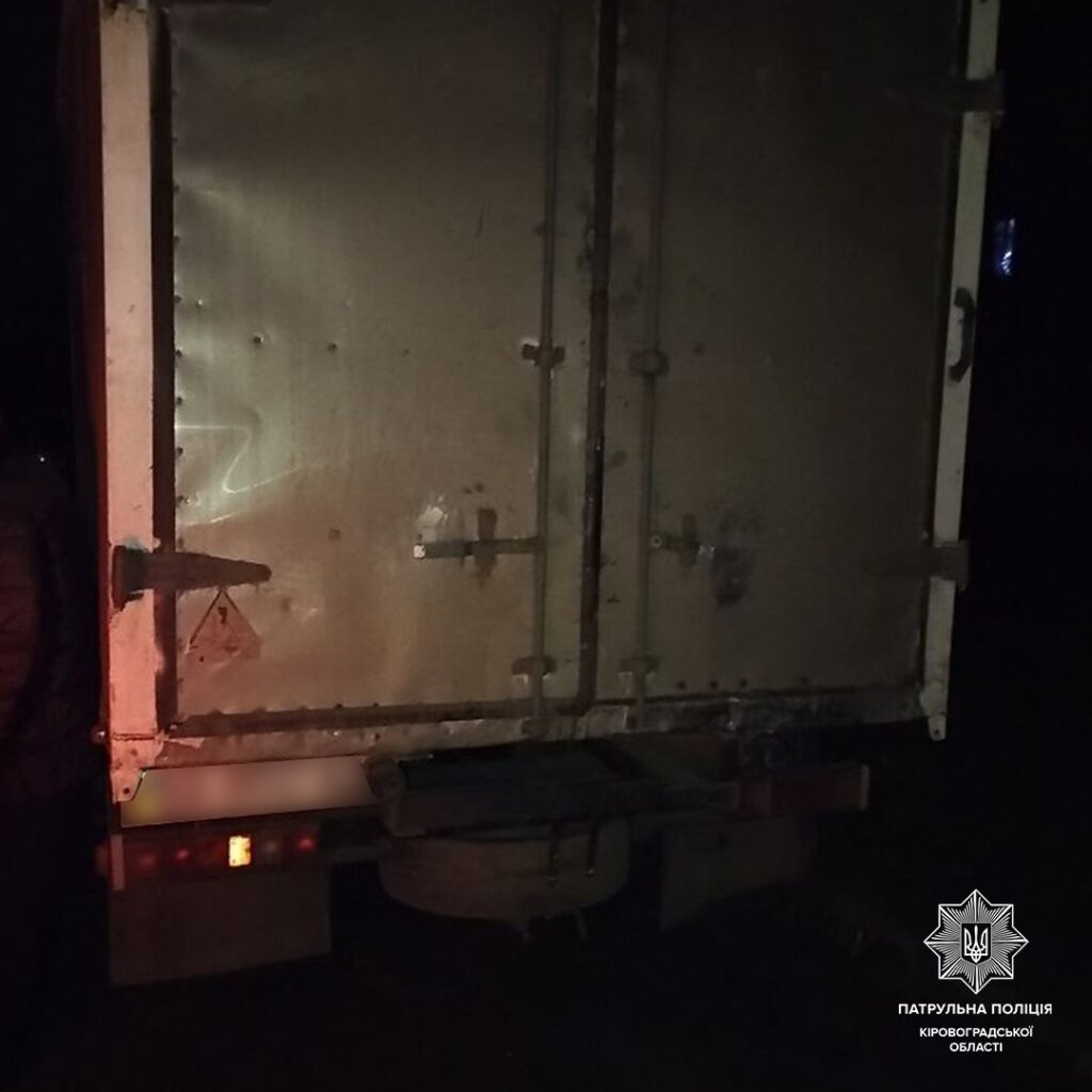 П'яний водій фургона врізався у легковик