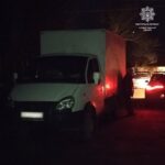 П'яний водій фургона врізався у припарковане авто