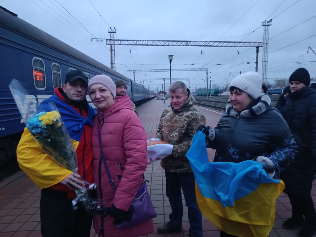 Звягінцев зустріли на вокзалі повернувся з полону