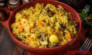 Плов із печерицями за рецептом Клопотенка