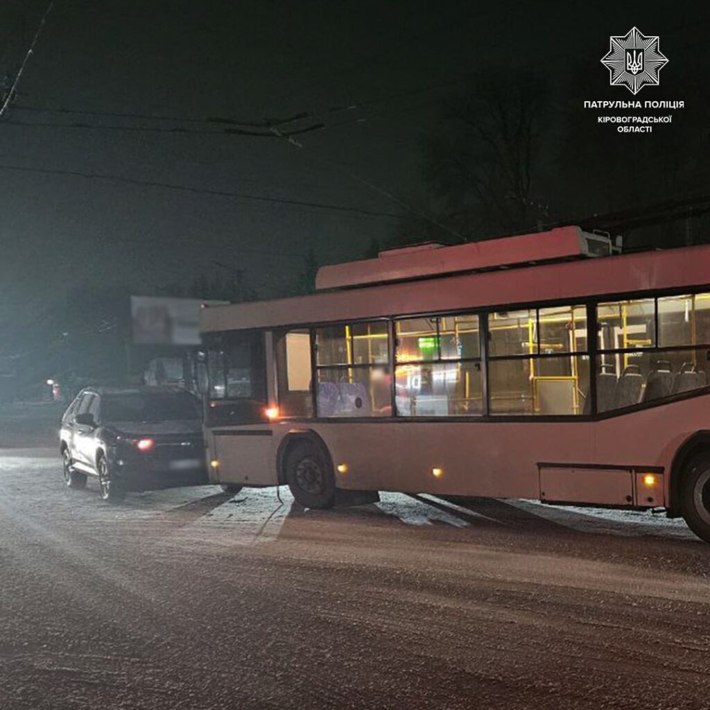 ДТП тролейбуса у Кропивницькому на перехресті