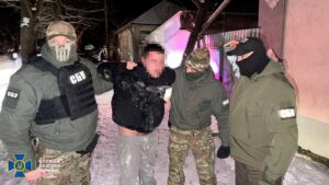 вибивав гроші з ухилянтів