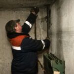 Теплоенергетик повертає опалення у будинку