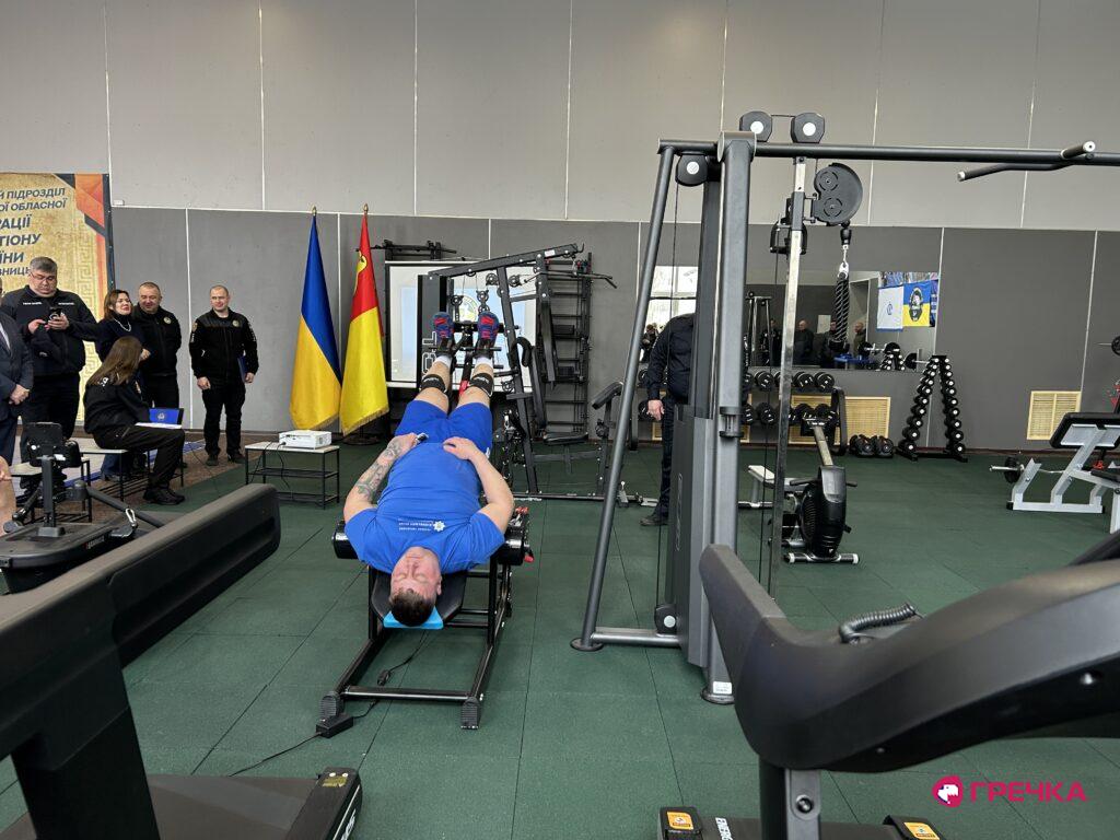 інверсійний стіл, інклюзивний спортзал у Кропивницькому