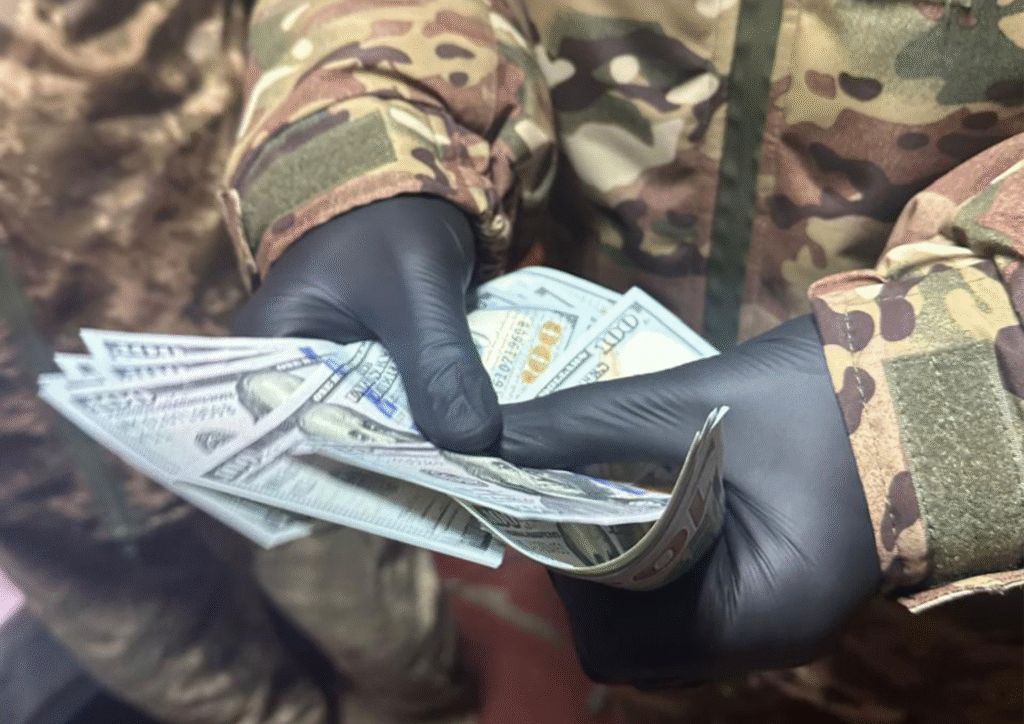 військовослужбовець сяде до вʼязниці за спробу дати хабар