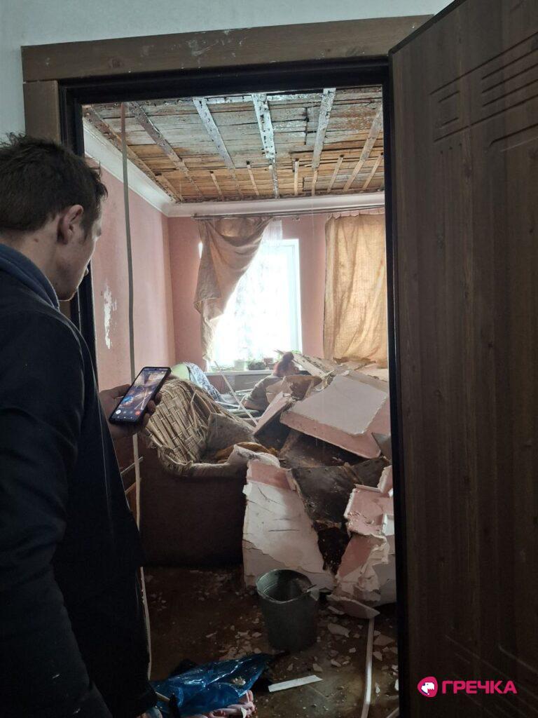 на мешканку гуртожитку впала стеля