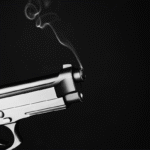 Постріл пістолет димить чутно