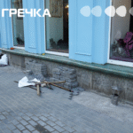 розібраний тротуар у Кропивницькому театральній вулиці