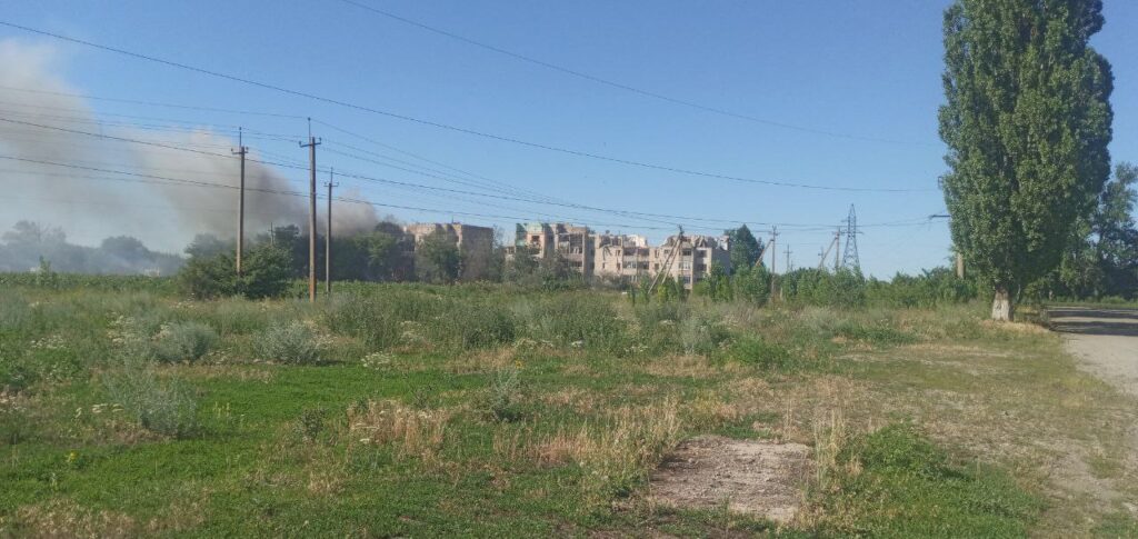 Симоненки зруйновані чотириповерхівки у перші дні після обстрілу