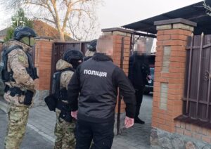 У Кропивницькому викрили злочинну групу, яка привласнювала квартири