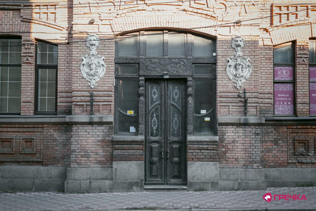 Кропивницький цегляна будівля архітектура