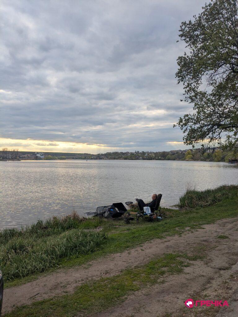 Кропивницький берег річки