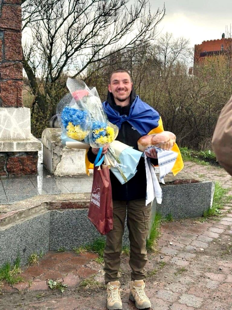 Дмитра Лихачова зустріли у Кропивнциькому після місяців полону