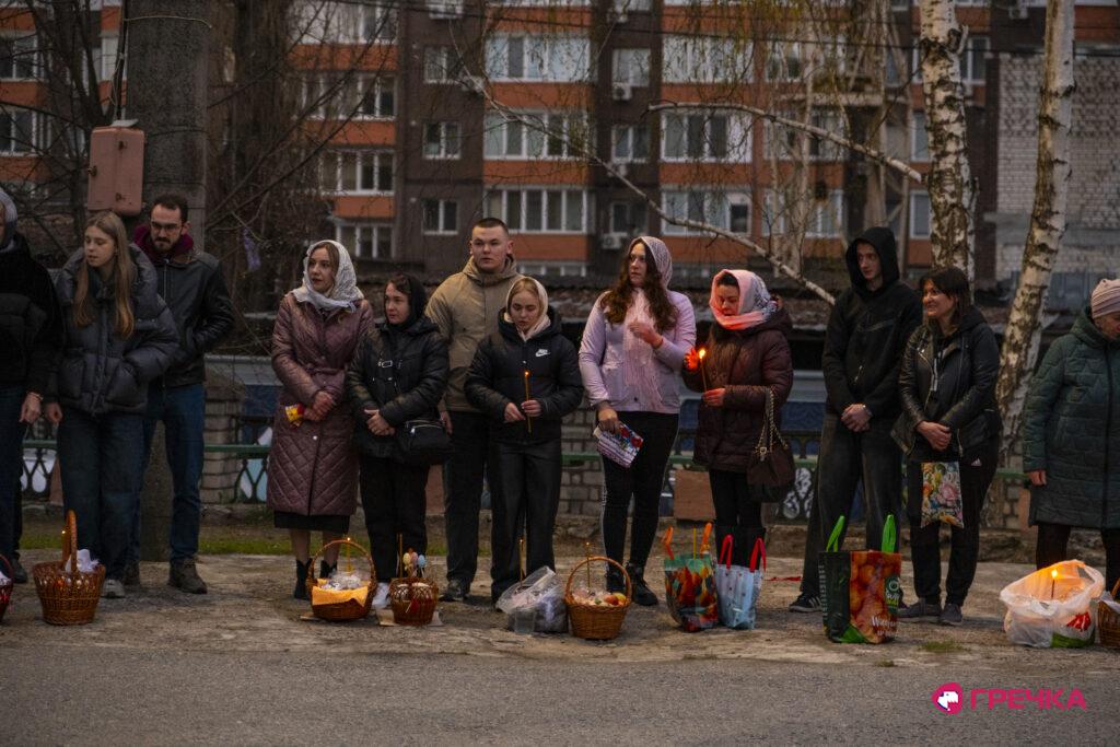 чекають на священника Гарнізонний храм Великдень