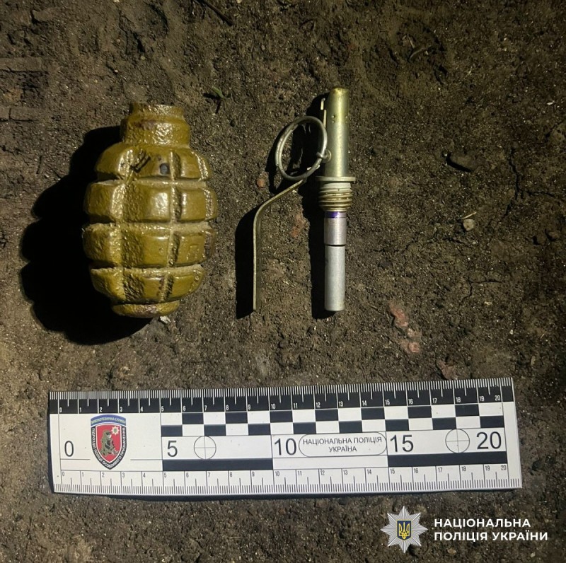 На Кіровоградщині чоловік погрожував гранатою перехожим
